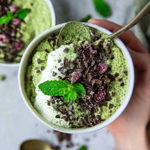 Vibrant Grinch Green Mint Matcha Chia Pudding, a refreshing and creamy vegan breakfast dish, ready to enjoy.